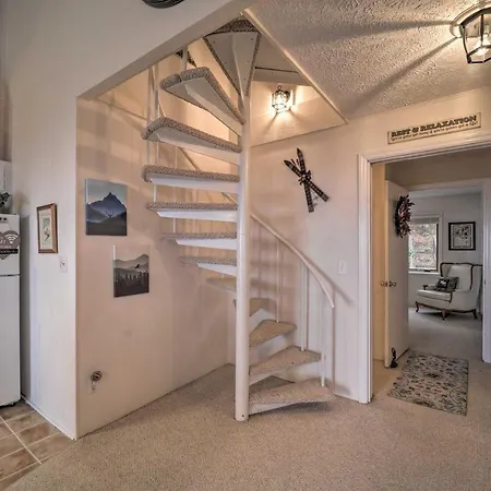 Beautiful Beech Mountain Condo With Private Balcony! Exterior photo